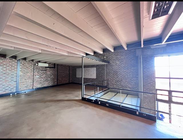 200M² OFFICE TO LET IN WOODSTOCK